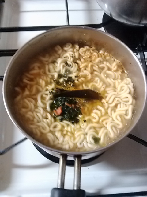 ノグリラーメンを調理