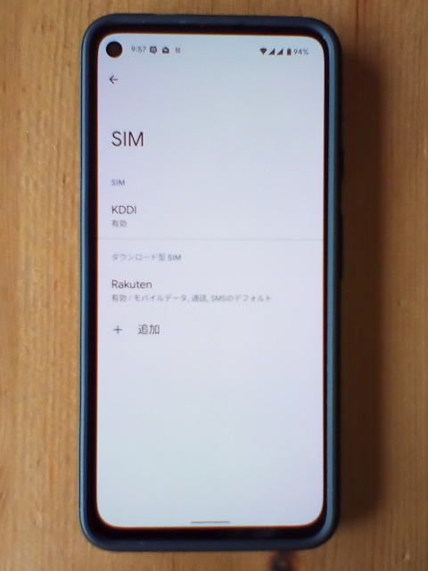 KDDIと楽天モバイルのSIMを設定したGoogle Pixel 4a (5G)