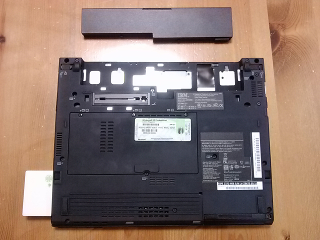 ThinkPad X40本体の裏側