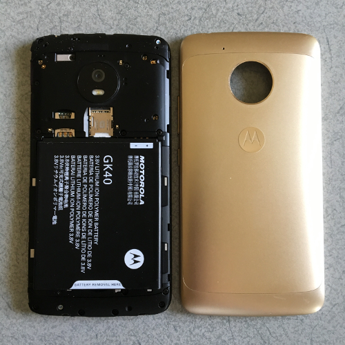 裏蓋を開いたMoto G5